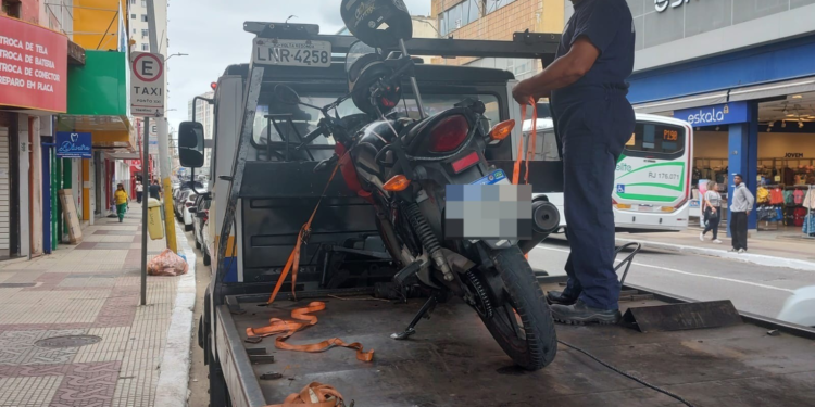 Homem é preso por dirigir moto embriagado em Volta Redonda