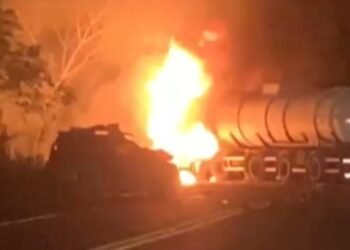 Colisão entre carro e caminhão-tanque deixa uma pessoa morta e interdita a Rio-Santos em Mangaratiba