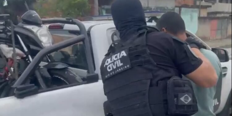 Dono de escritório está preso em flagrante por recepção de moto roubada