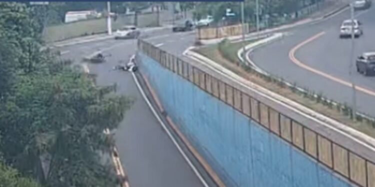 Acidente entre duas motos deixa dois homens feridos em Volta Redonda