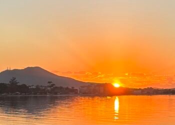 Laguna de Araruama exibe paisagens paradisíacas na Região dos Lagos