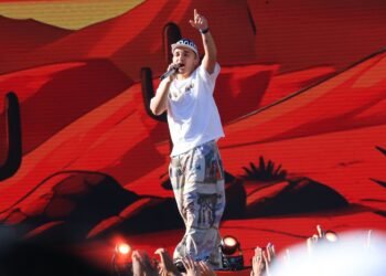 Show de João Gomes reúne 50 mil pessoas na Lapa, segundo Riotur