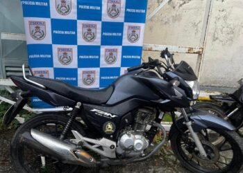 Homem pula muro de escola durante perseguição em Maricá, na Região Metropolitana do Rio