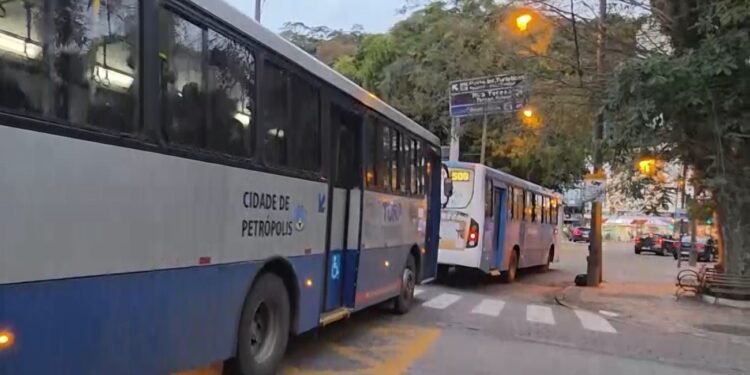 Prefeitura de Petrópolis através da Vale-Educação; empresas de ônibus pedem bloqueio