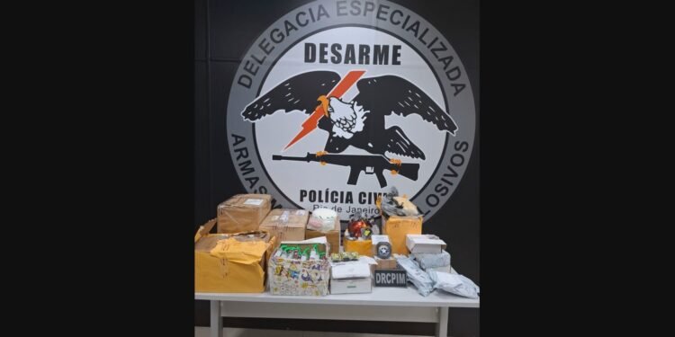 Receita Federal e Polícia Civil apreendem drogas e celulares em encomendas nos Correios do Rio Receita Federal e Polícia Civil apreendem drogas e celulares em encomendas nos Correios do Rio