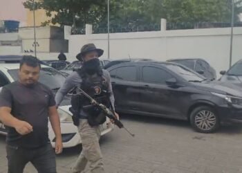 Gesseiro é preso por morte de homem; briga após, corpo foi deixado a 34 km