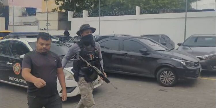 Gesseiro é preso por morte de homem; briga após, corpo foi deixado a 34 km Gesseiro é preso por morte de homem; briga após, corpo foi deixado a 34 km