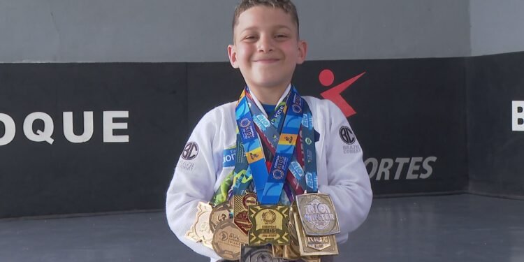Menino de 11 anos vai representar o Brasil no Pan Kids de jiu-jítsu, nos EUA Menino de 11 anos vai representar o Brasil no Pan Kids de jiu-jítsu, nos EUA