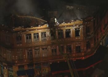 fogo bar, farmácia e prédio fogo bar, farmácia e prédio