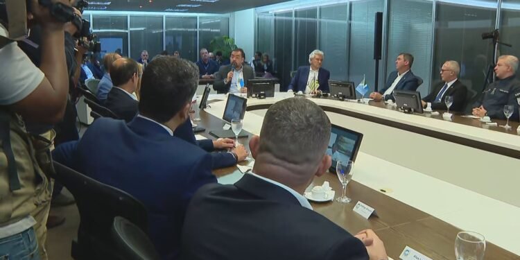 Castro e governadores aliados anunciam ‘consórcio da paz’ em reunião Castro e governadores aliados anunciam ‘consórcio da paz’ em reunião