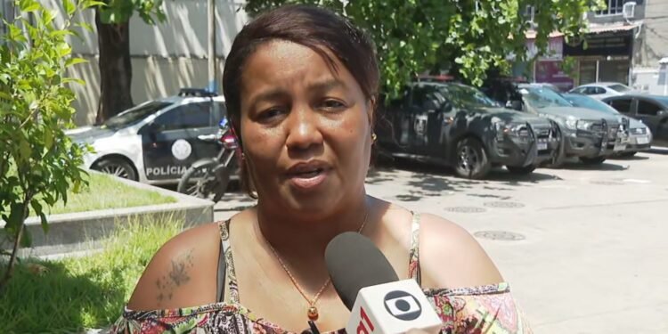 Mãe de motorista de aplicativo baleado em Belford Roxo diz que filho trabalha à noite mesmo com medo Mãe de motorista de aplicativo baleado em Belford Roxo diz que filho trabalha à noite mesmo com medo