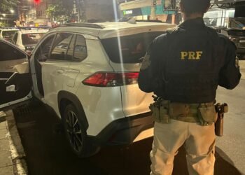 Homem é preso por dirigir carro adulterado e roubado em Volta Redonda