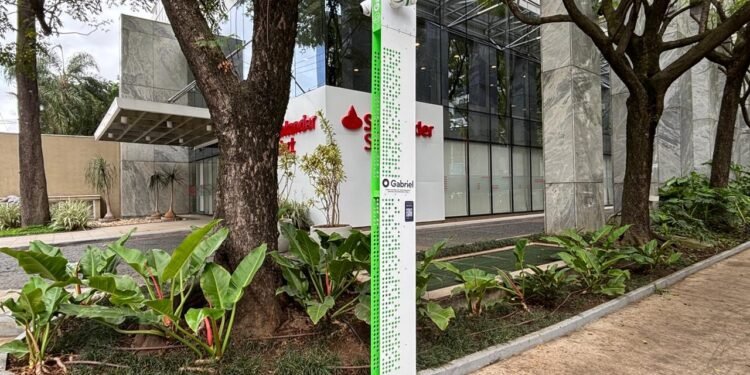 Torres de vigilância em prédios monitoram todos, mas levantam dúvidas sobre o uso dos dados e eficácia contra o crime