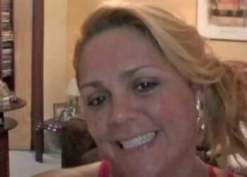 ‘Esperando um milagre’: sobrinha de mulher baleada na cabeça se emociona ao falar da tia