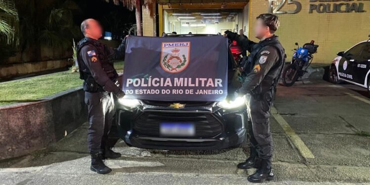 Homem derrubado idoso e preso com drogas durante fuga em São Pedro da Aldeia