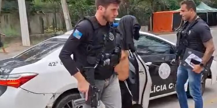 MP denuncia por estupro de professor vulnerável preso após denúncias de assédio