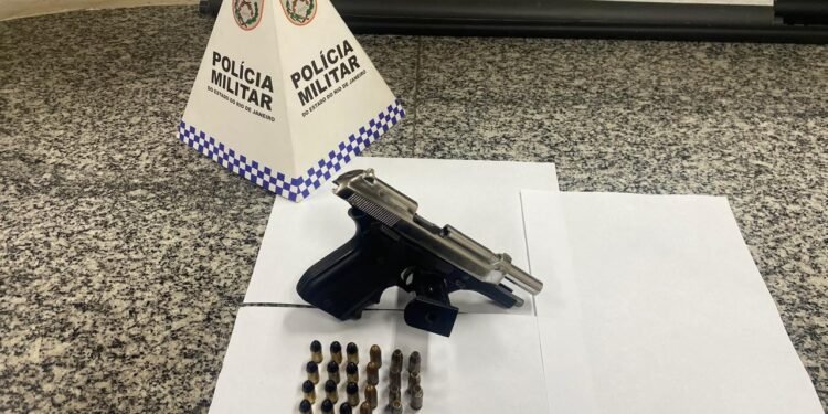 Casal é preso após desentendimento e arma é apreendida em Miguel Pereira