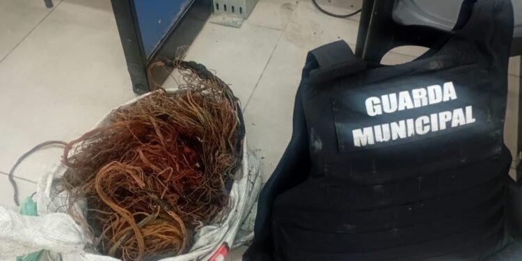 Dupla é presa por roubar cabos de cobre em Volta Redonda