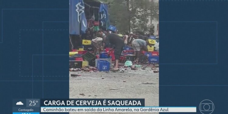 VÍDEO: caminhão de cerveja tomba na Gardênia, e carga é saqueada VÍDEO: caminhão de cerveja tomba na Gardênia, e carga é saqueada