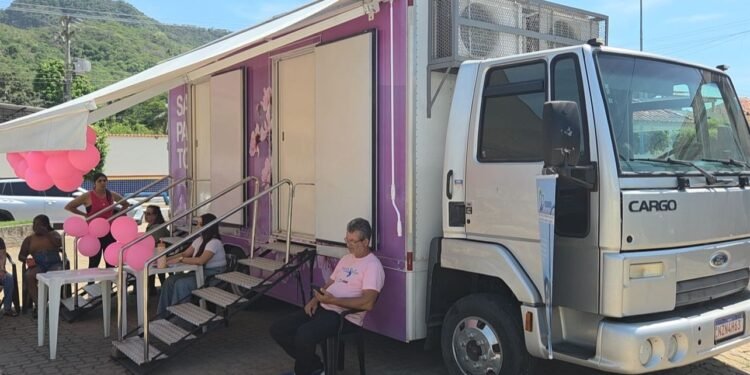 Caminhão da mamografia encerra campanha Outubro Rosa em Itaperuna Caminhão da mamografia encerra campanha Outubro Rosa em Itaperuna
