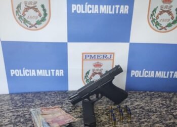 Jovem é preso após ser flagrado armado e resistir à abordagem da PM, em Barra Mansa