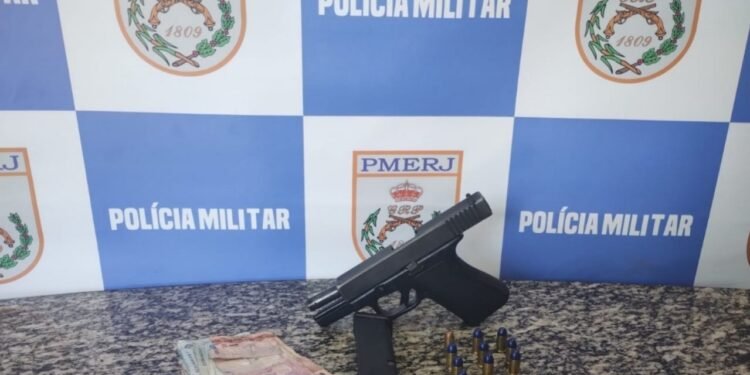 Jovem é preso após ser flagrado armado e resistir à abordagem da PM, em Barra Mansa