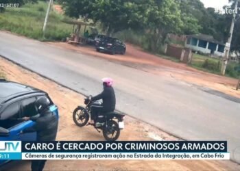 Homem é surpreendido pela dupla armada na estrada de São Jacinto, em Cabo Frio
