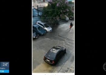 Chuva forte no Rio causa alagamentos em diversos pontos da cidade; previsões apontam formação de ciclone