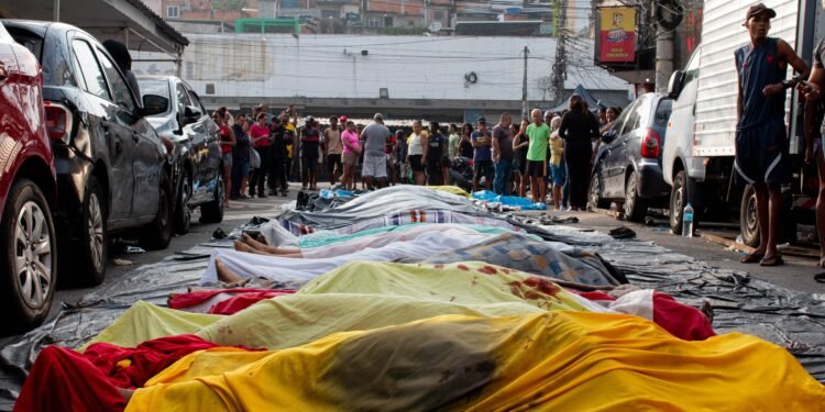 Corpos dos 117 suspeitos mortos em megaoperação no RJ são liberados, diz Defensoria Pública
