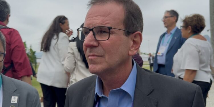 Paes diz que próxima licitação de ônibus será para veículos elétricos