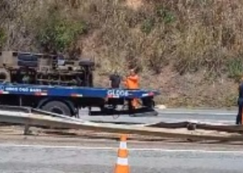 Acidente na BR-040 envolvendo dois caminhões e carro deixa dois feridos em Três Rios