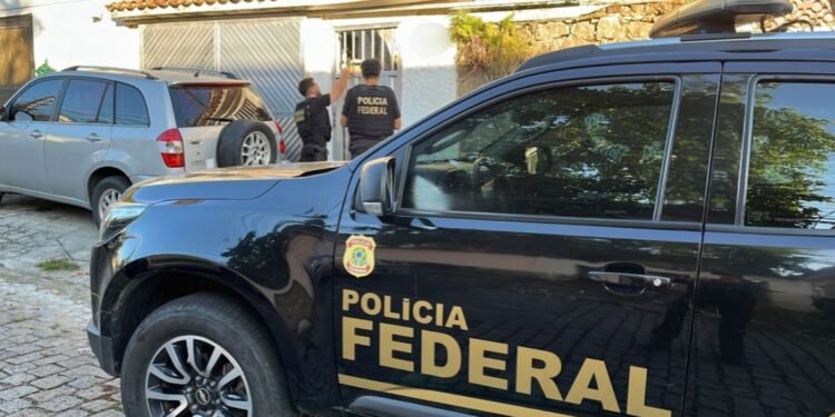 PF faz buscas após postagens contra mulheres e de apologia ao nazismo