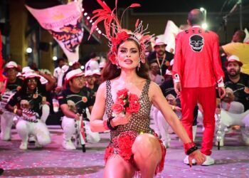 Juliana Paes e musas brilham na 2ª noite de minidesfiles