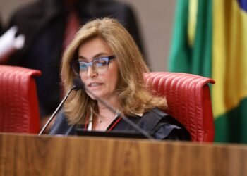 Relatora no TSE vota pela cassação de mandato e inelegibilidade de Cláudio Castro; julgamento é adiado