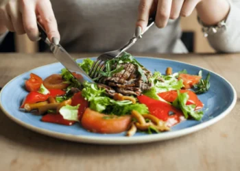 Fome física ou emocional? Saiba como diferenciar