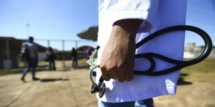 Novas regras para cursos de medicina geram embate no setor Novas regras para cursos de medicina geram embate no setor