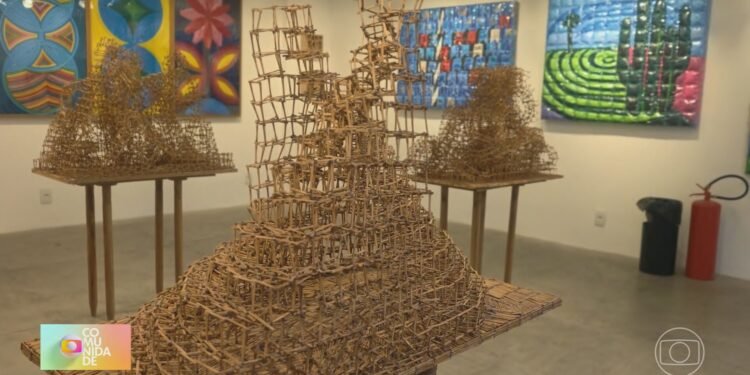 Exposição no Pavão-Pavãozinho traz obras de arte feitas com objetos que são descartados no dia a dia Exposição no Pavão-Pavãozinho traz obras de arte feitas com objetos que são descartados no dia a dia