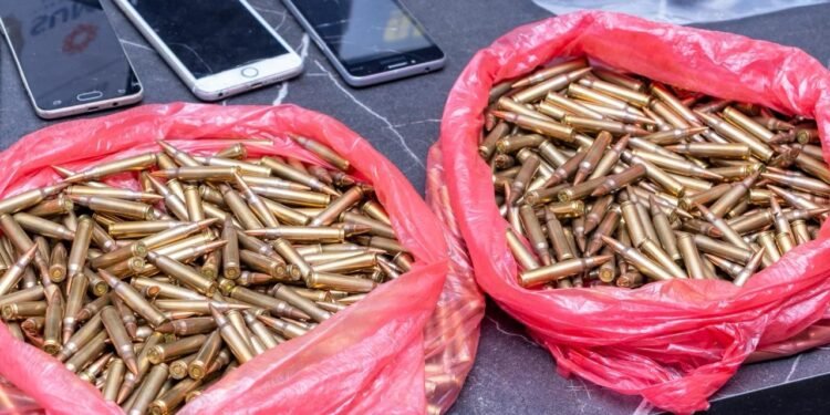 Paraguai desmantela esquema que abastecia Comando Vermelho com armas e drogas usando carros de luxo como fachada