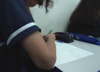 Nova regra no Ensino Médio da rede estadual do RJ permite avanço de série com até 6 matérias reprovadas