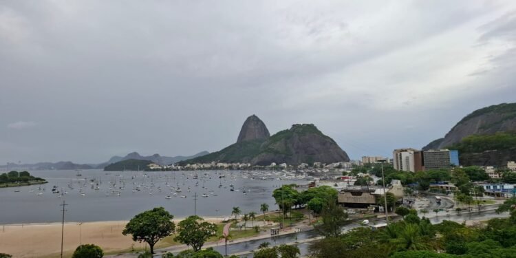Chuva forte e rajadas de vento fazem Rio entrar no Estágio 2 Chuva forte e rajadas de vento fazem Rio entrar no Estágio 2
