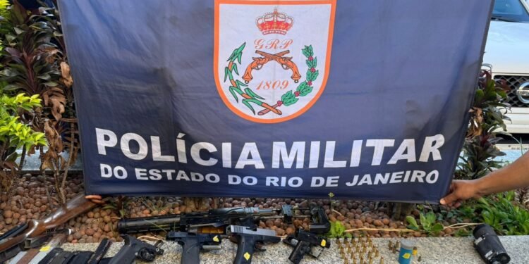 Homem é preso com armas em Três Rios