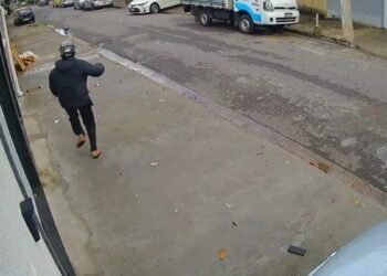 VÍDEO: motorista sofre tentativa de assalto e atropela crime na Zona Sudoeste do Rio