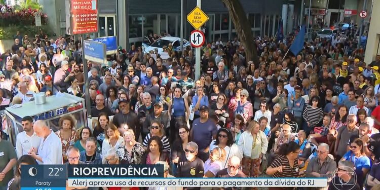 Justiça suspende lei que permitia uso de recursos de previdência para pagamento de dívida do RJ