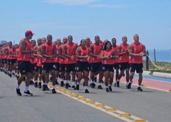 Guarda-vidas da Defesa Civil recebe certificado para atuar em Maricá