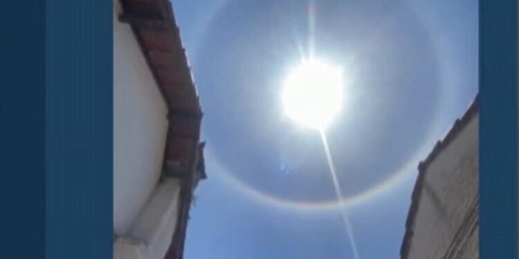 Anel de luz: halo solar forma círculo colorido em torno do sol e encanta moradores do interior do RJ