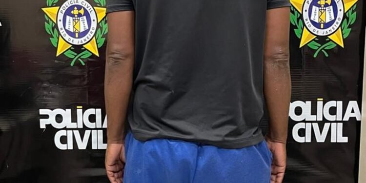 Homem suspeito de homicídio é preso após agressão perto da delegacia de Cabo Frio Homem suspeito de homicídio é preso após agressão perto da delegacia de Cabo Frio