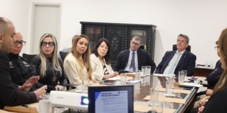 TRE-RJ lança projeto para viabilizar voto de presos provisórios nas Eleições 2026; proposta não inclui unidades com facções TRE-RJ lança projeto para viabilizar voto de presos provisórios nas Eleições 2026; proposta não inclui unidades com facções