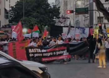 Manifestantes protestam contra a megaoperação no Centro do Rio