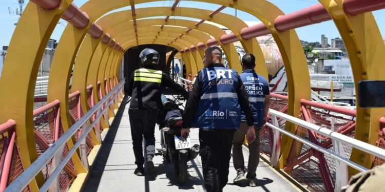 Operação apreende motos e multa por travessia irregular Operação apreende motos e multa por travessia irregular