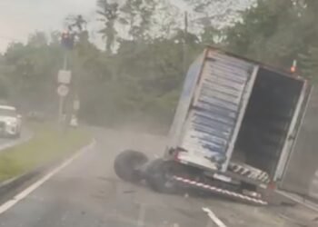 Caminhão bate em dois carros ao tentar ultrapassar a Zona Oeste do Rio; vídeo